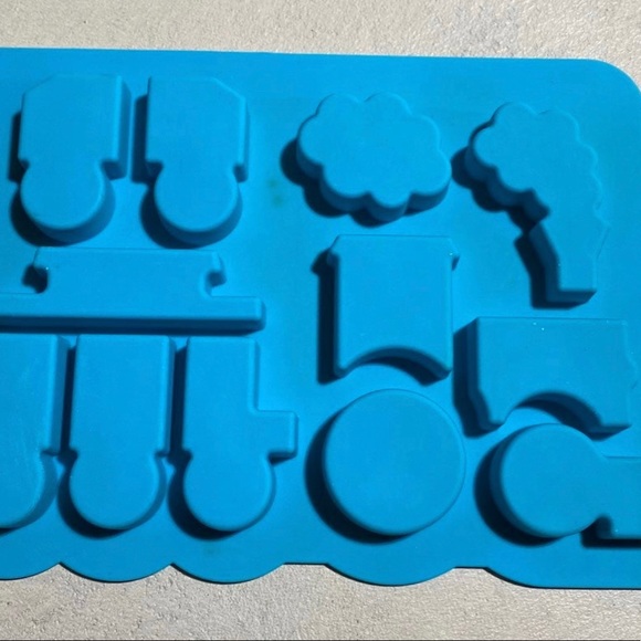 Silicone Train Cake Mold - Picture 4 of 4